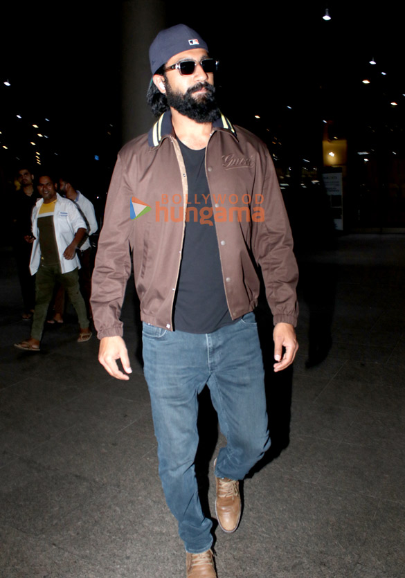 photos vicky kaushal karishma kapoor and others snapped at the airport 1