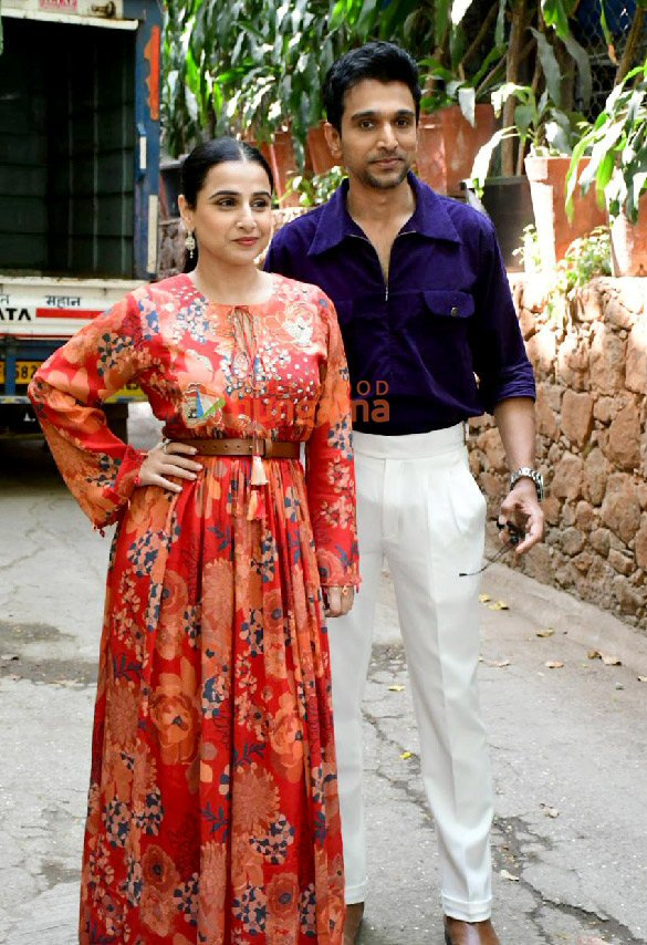 photos vidya balan and pratik gandhi spotted at krome studio promoting do aur do pyaar in bandra 2