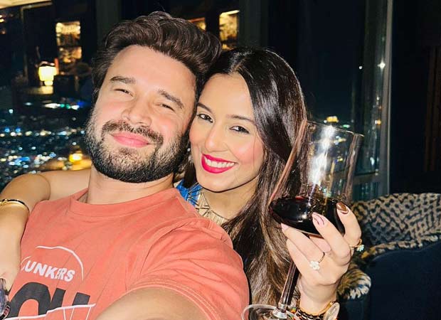 Actor Abhilash Kumar opens up about his equation with his Gabru Gang co-stars; says, "We used to gossip in Vanity Vans and pull each other's legs" 