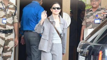 Alia Bhatt waves at paps as she gets clicked at the airport
