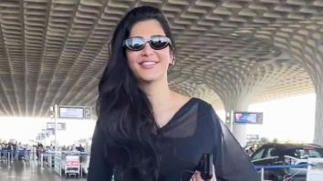Beautiful naari in a black saree! Shruti Haasan