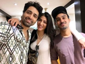 Dacoit actors Adivi Sesh and Shruti Haasan coming together in this pic sparks excitement among fans Dacoit actors Adivi Sesh and Shruti Haasan coming together in this pic sparks excitement among fans