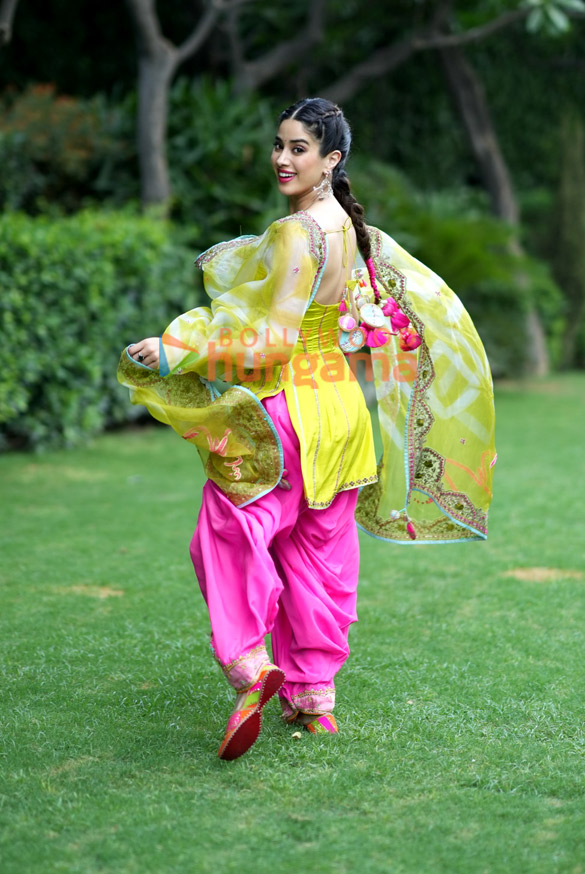 janhvi kapoor 2 303