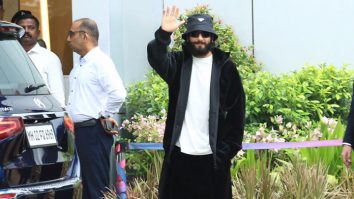 ‘Jhakkas’, paps compliment Ranveer Singh as he gets clicked at the airport