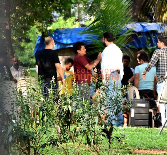 photos abhishek bachchan snapped in bandra 2