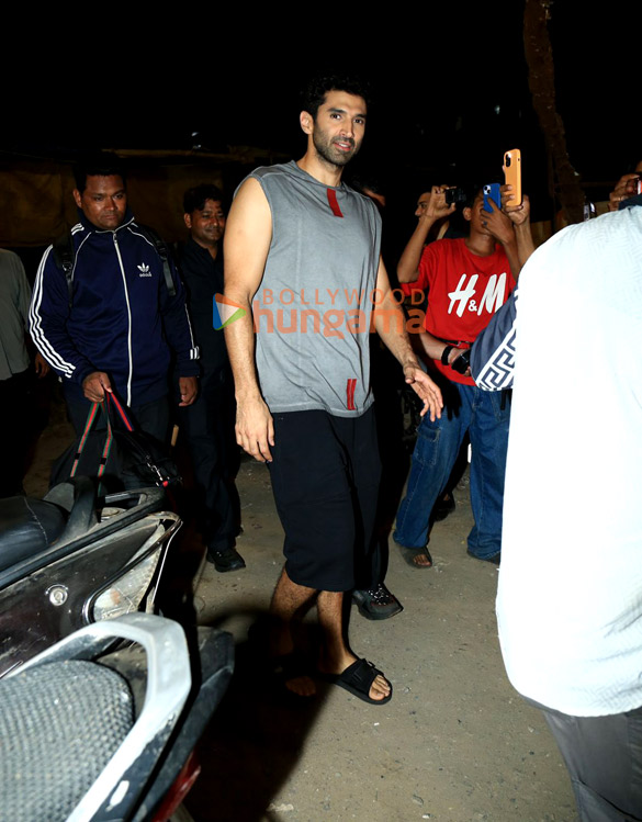 Photos: Aditya Roy Kapur snapped at Versova jetty Photos: Aditya Roy Kapur snapped at Versova jetty
