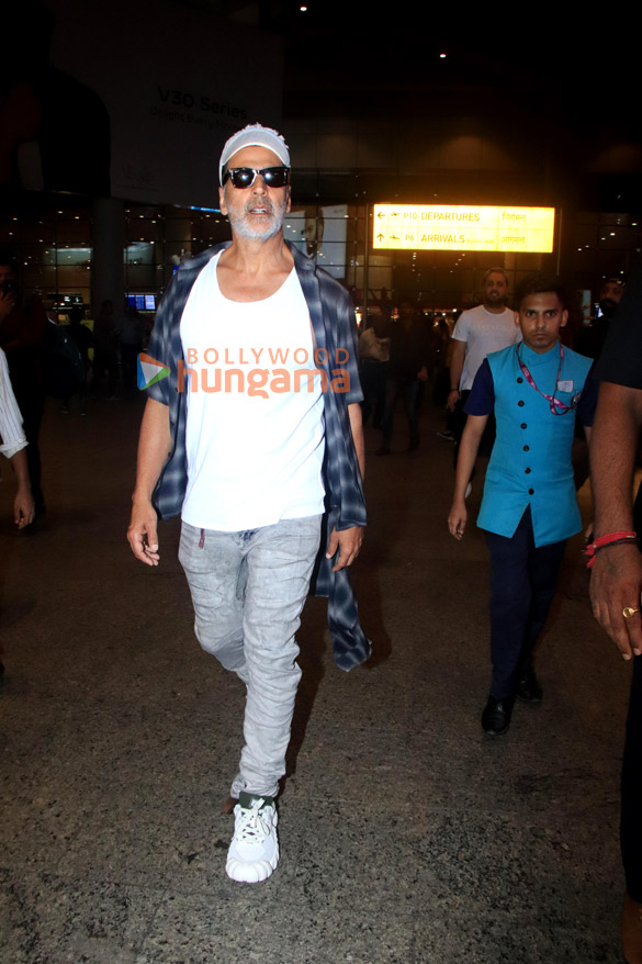 photos akshay kumar shilpa shetty and shruti haasan snapped at the airport 4