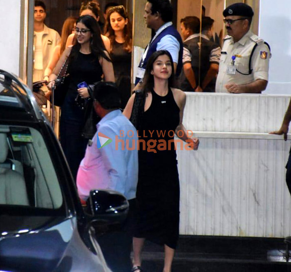photos ananya panday shanaya kapoor and others snapped at kalina airport 6