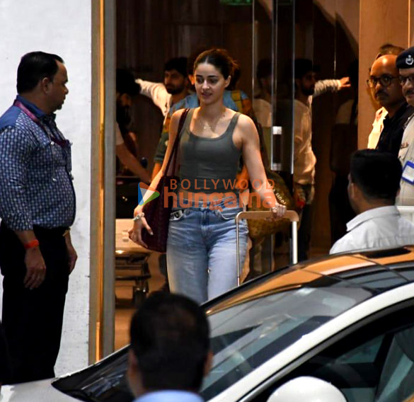 photos ananya panday suhana khan and others snapped at kalina airport 6