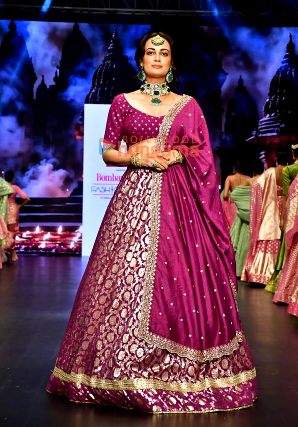 photos dia mirza walk for chaula heritage at bombay times fashion week 2024 5