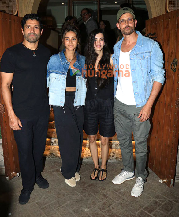 photos hrithik roshan saba azad farhan akhtar and shibani dandekar snapped in bandra 3