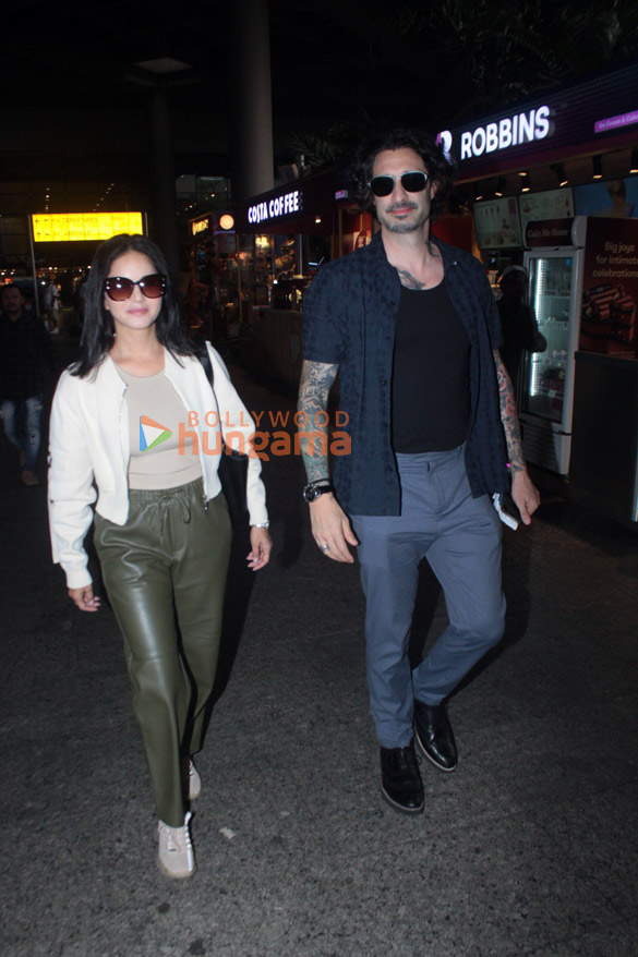 photos janhvi kapoor sherlyn chopra asha bhosle zanai bhosle and others snapped at the airport 1