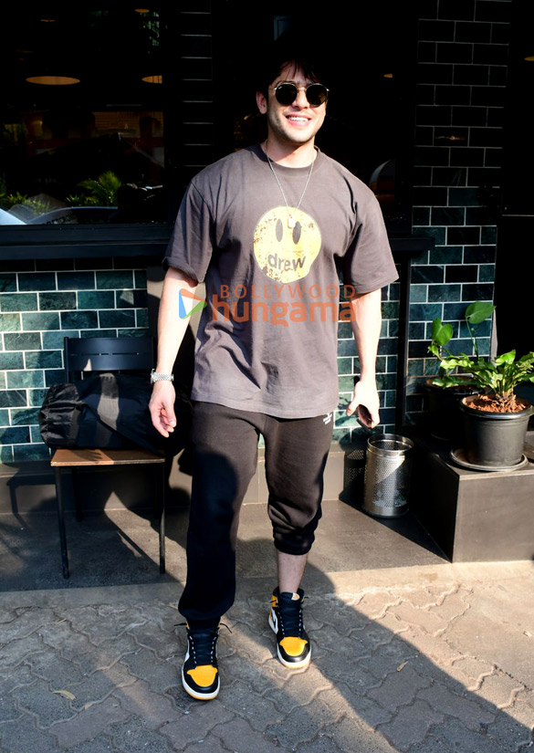 photos jibraan khan snapped in bandra 3