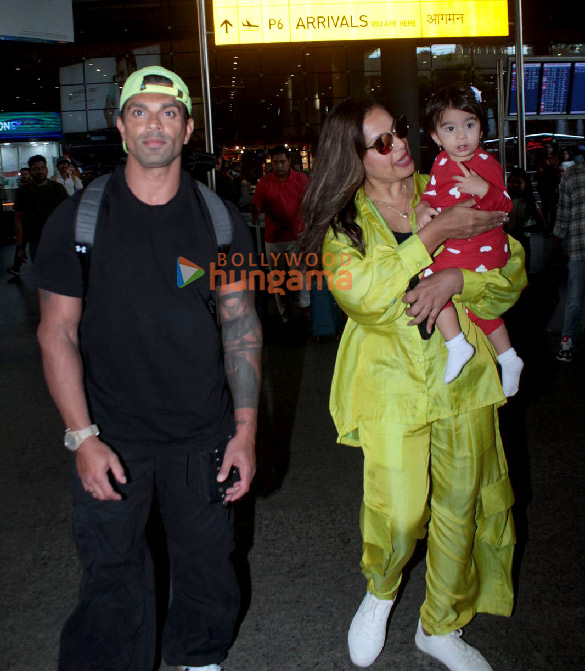 photos karan singh grover and bipasha basu snapped at the airport 3