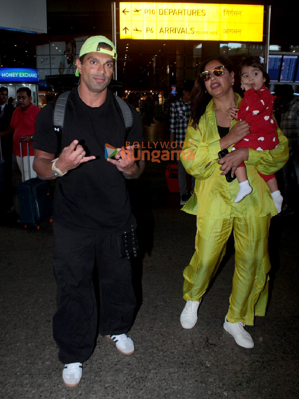 photos karan singh grover and bipasha basu snapped at the airport 4