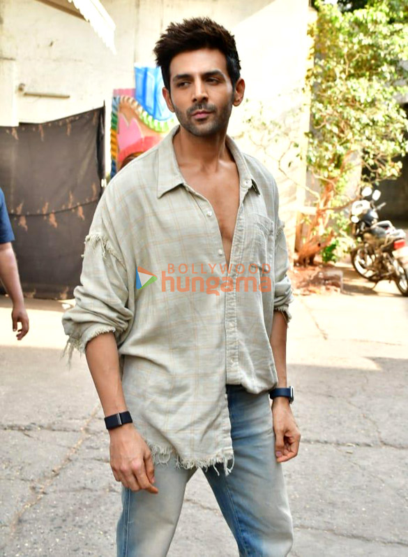 photos kartik aaryan promote chandu champion on the sets of dance deewane 4 5