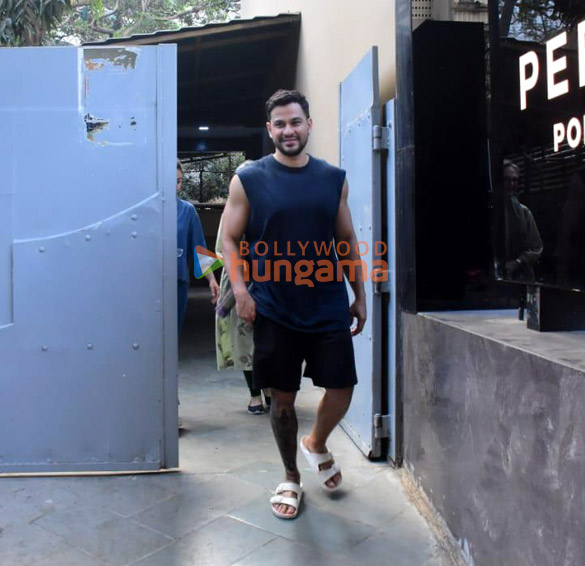 photos kunal kemmu soha ali khan and sharmila tagore snapped in bandra 2