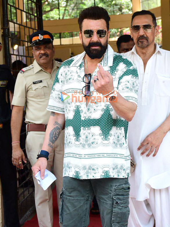 photos lok sabha elections 2024 janhvi kapoor farhan akhtar zoya akhtar among others cast their votes in mumbai 1 12