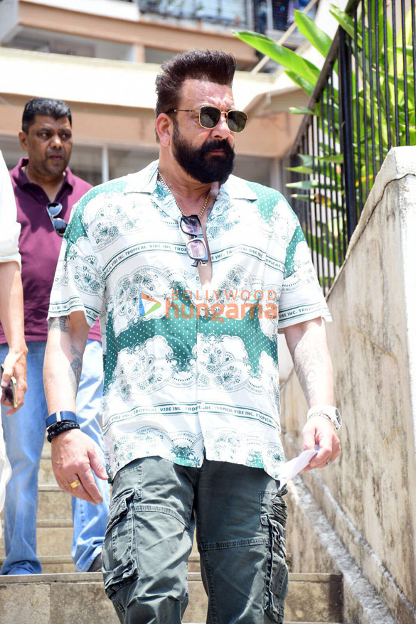 photos lok sabha elections 2024 janhvi kapoor farhan akhtar zoya akhtar among others cast their votes in mumbai 2 12