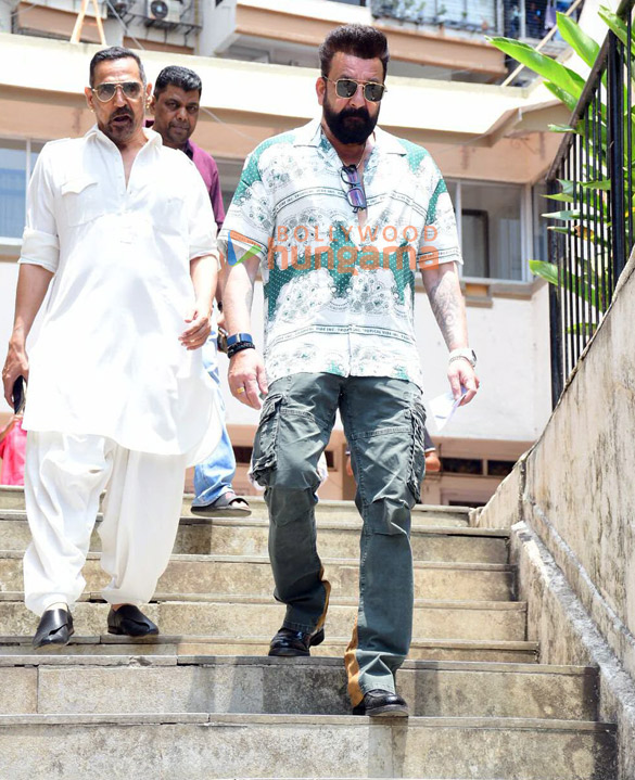 photos lok sabha elections 2024 janhvi kapoor farhan akhtar zoya akhtar among others cast their votes in mumbai 3 9