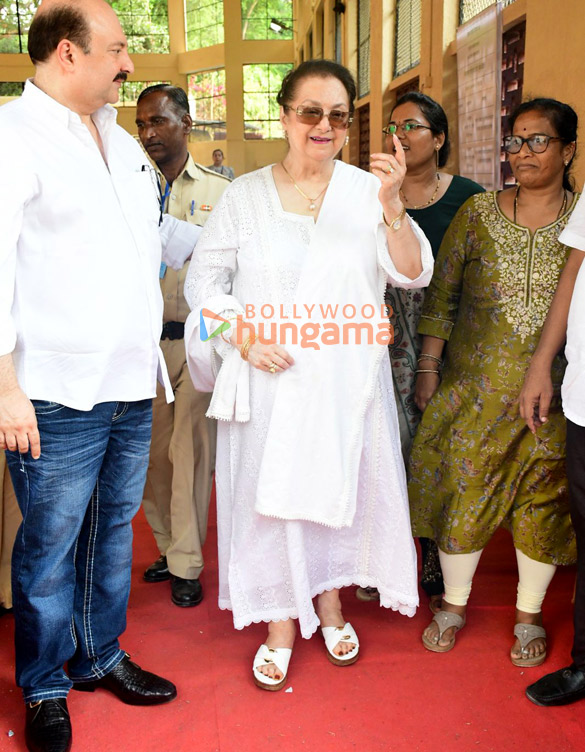 photos lok sabha elections 2024 salman khan shah rukh khan ranbir kapoor janhvi kapoor farhan akhtar zoya akhtar among others cast their votes in mumbai 55 3