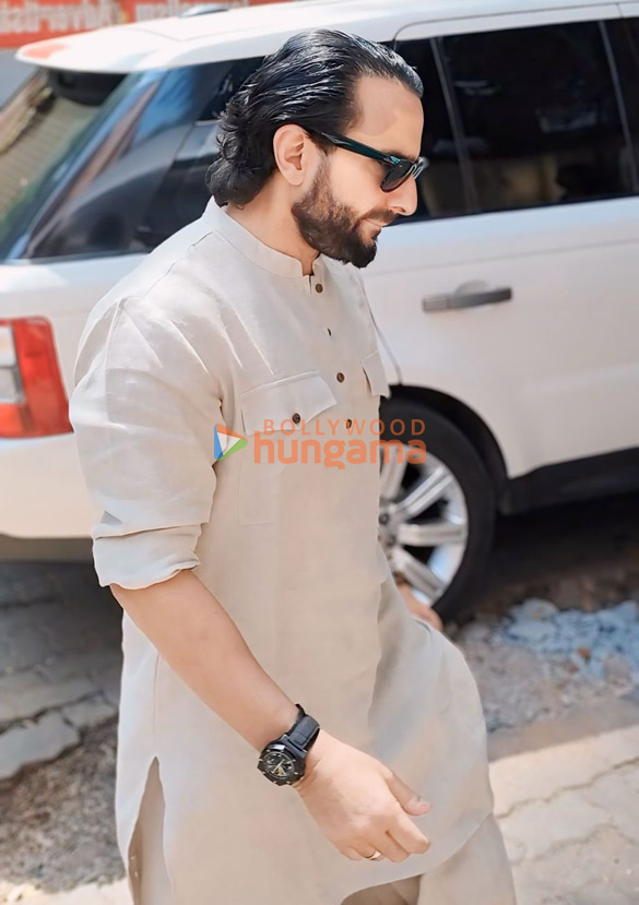 photos lok sabha elections 2024 shah rukh khan ranbir kapoor janhvi kapoor farhan akhtar zoya akhtar among others cast their vo 1