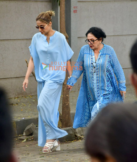 photos lok sabha elections 2024 shah rukh khan ranbir kapoor janhvi kapoor farhan akhtar zoya akhtar among others cast their votes in mumbai 448 5