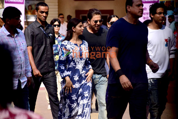 photos lok sabha elections 2024 shah rukh khan ranbir kapoor janhvi kapoor farhan akhtar zoya akhtar among others cast their votes in mumbai 900 1