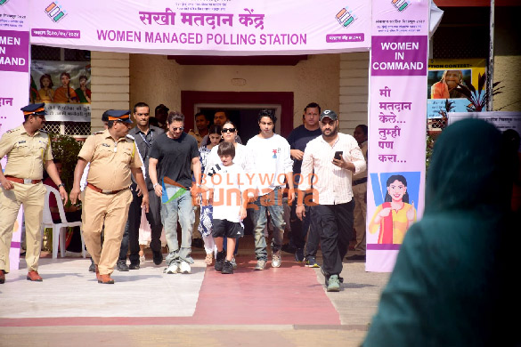 photos lok sabha elections 2024 shah rukh khan ranbir kapoor janhvi kapoor farhan akhtar zoya akhtar among others cast their votes in mumbai 900 2