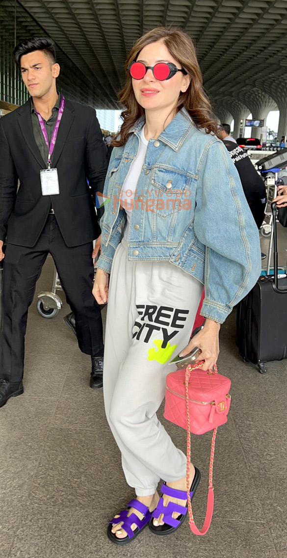photos manushi chhillar and kanika kapoor snapped at the airport 4