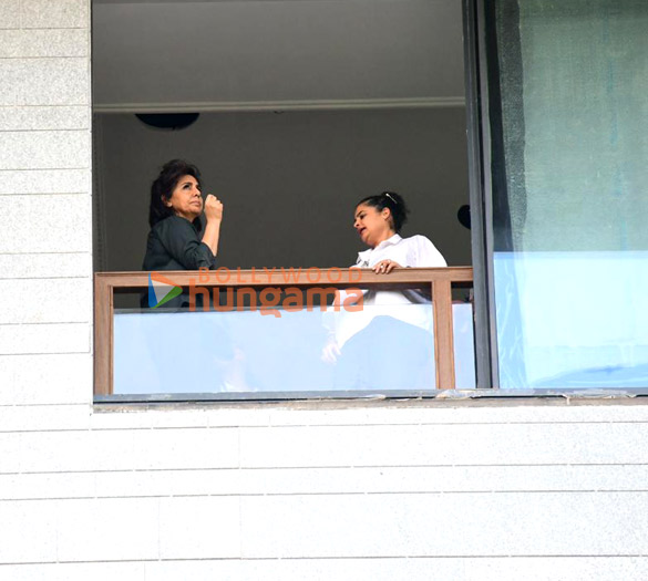 photos neetu singh snapped at ranbir kapoors new residence in pali hill 5