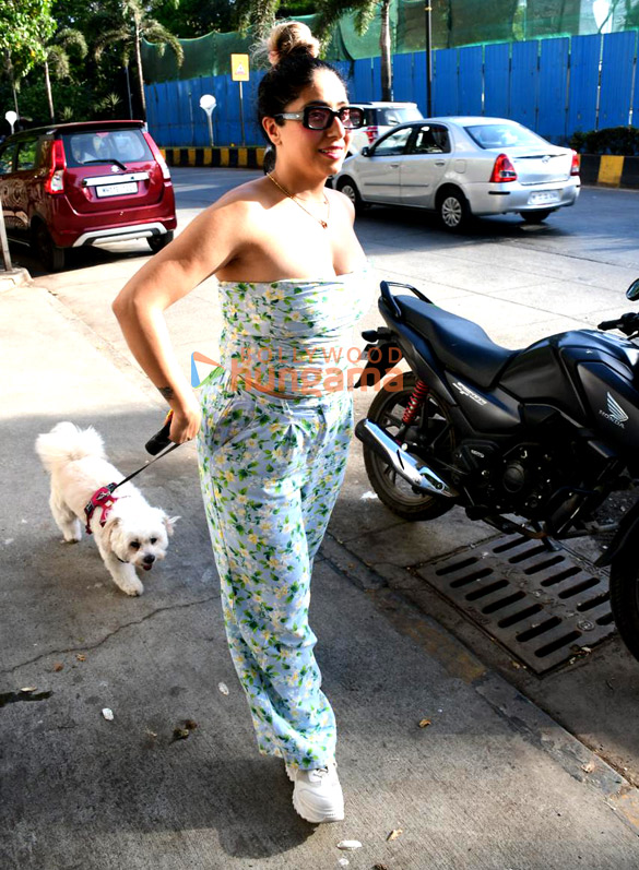 photos neha bhasin snapped in bandra 1 3