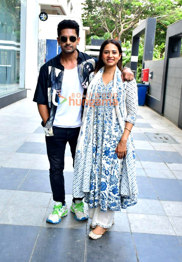 photos neha kakkar ravi dubey and sargun mehta snapped in andheri 6
