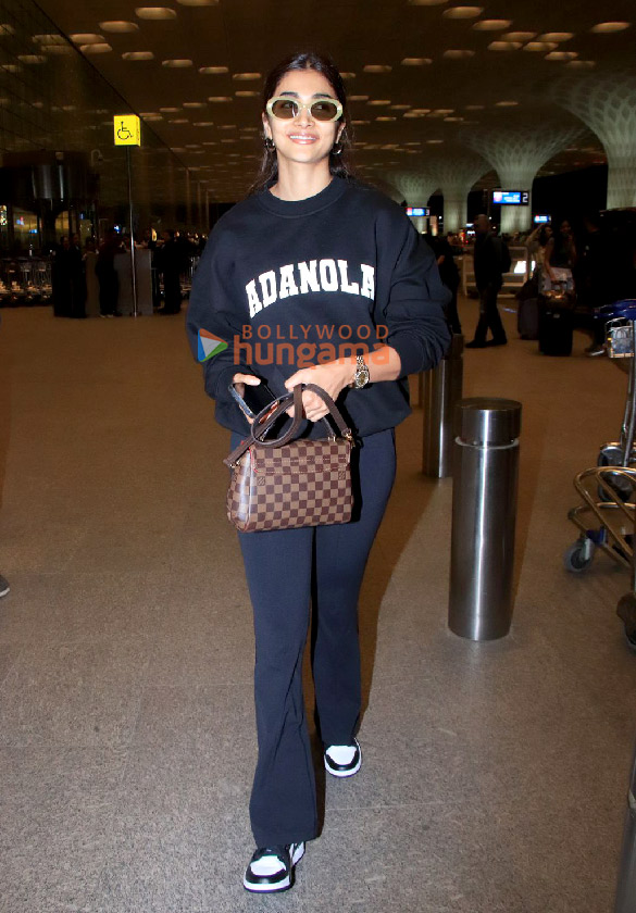 photos pooja hegde snapped at the airport 3 10