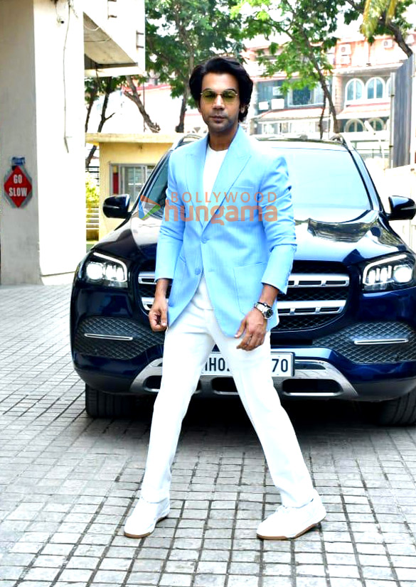 photos rajkummar rao janhvi kapoor and others snapped at mr and mrs mahi song launch 7