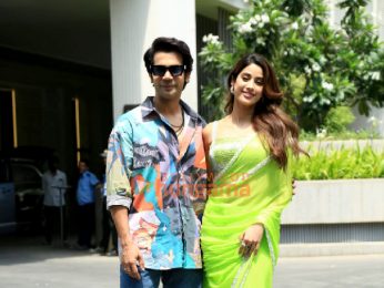Photos: Rajkummar Rao and Janhvi Kapoor snapped during Mr & Mrs Mahi promotions in town Photos: Rajkummar Rao and Janhvi Kapoor snapped during Mr & Mrs Mahi promotions in town