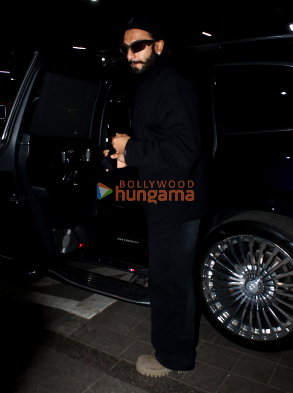 photos ranveer singh snapped at the airport 3 12