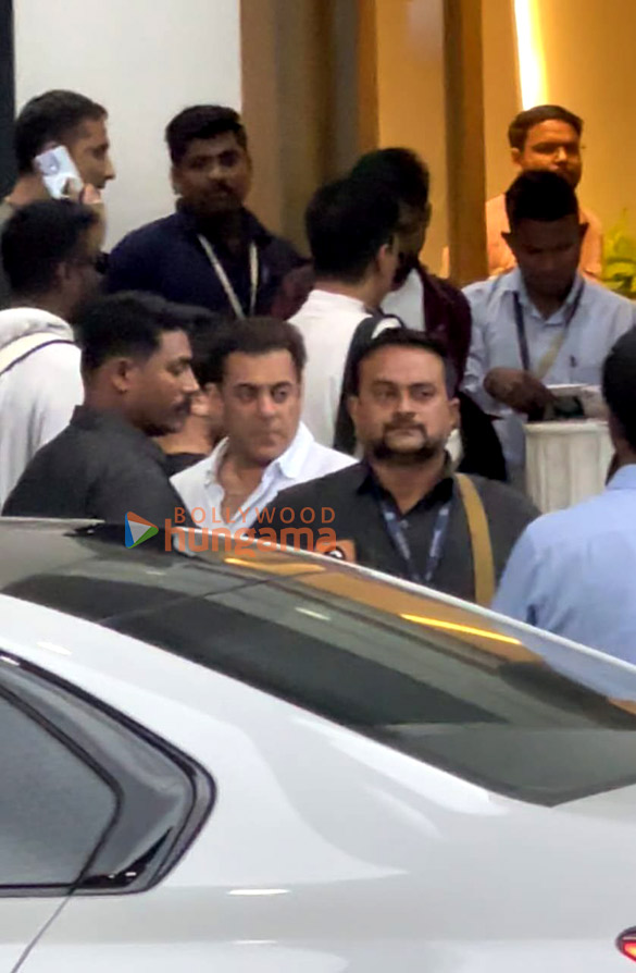photos salman khan ranveer singh mahendra singh dhoni and others snapped at kalina airport 3 3