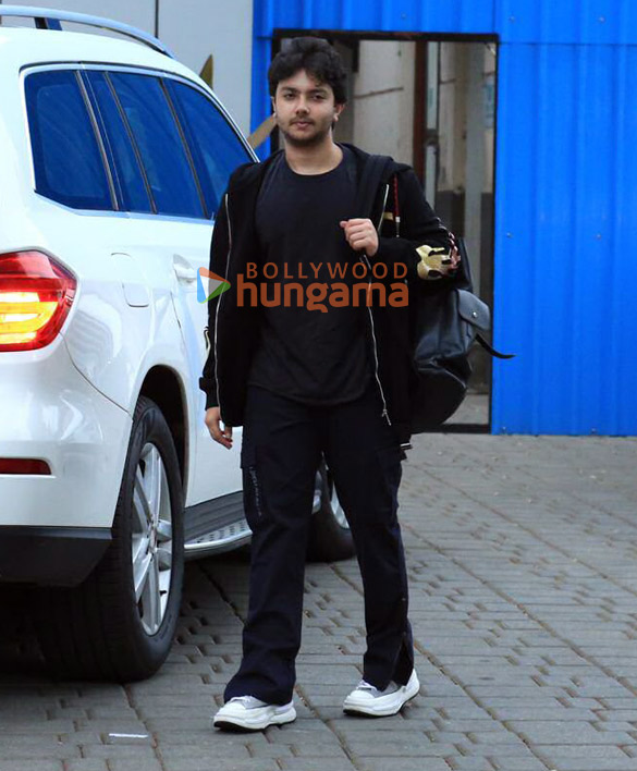 photos salman khan ranveer singh mahendra singh dhoni and others snapped at kalina airport 5