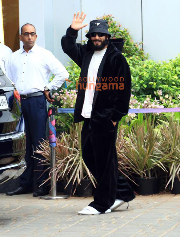 photos salman khan ranveer singh mahendra singh dhoni and others snapped at kalina airport 8