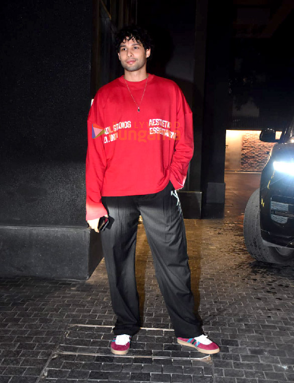 Photos: Siddhant Chaturvedi, Zoya Akhtar and others snapped at Excel Entertainment office Photos: Siddhant Chaturvedi, Zoya Akhtar and others snapped at Excel Entertainment office