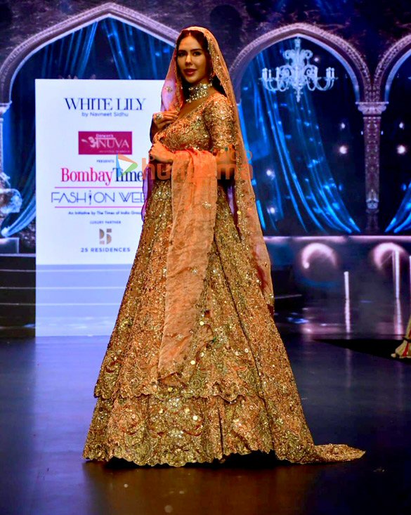 photos sonam bajwa walk for navnit sandhu at bombay times fashion week 2024 4