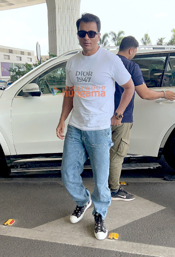 photos sonu sood and rupali ganguly snapped at the airport 1