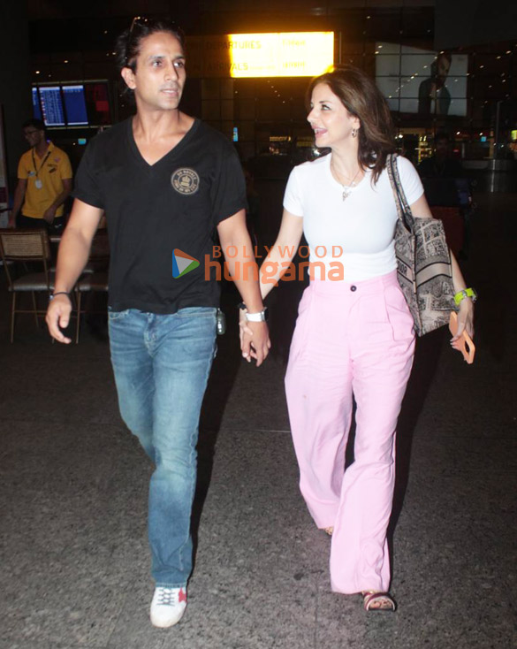 Photos: Sussanne Khan and Arslan Goni snapped at the airport | Parties & Events