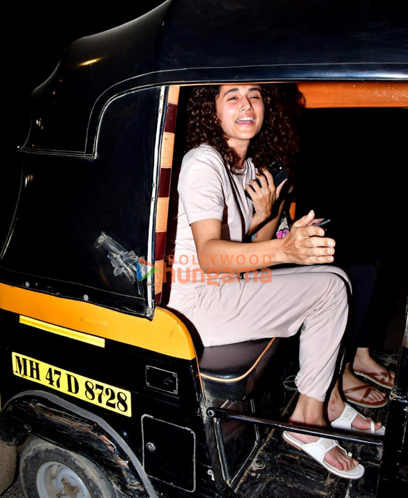 photos taapsee pannu snapped during a rickshaw ride in andheri 3