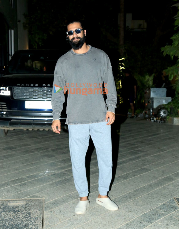 Photos: Vicky Kaushal snapped outside Maddock Films’ office in Santacruz Photos: Vicky Kaushal snapped outside Maddock Films’ office in Santacruz