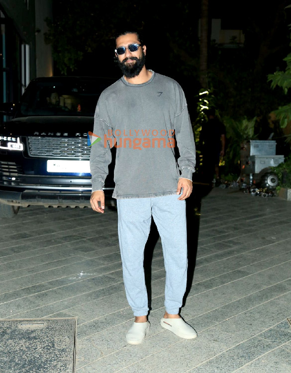 photos vicky kaushal snapped outside maddock films office in santacruz 5