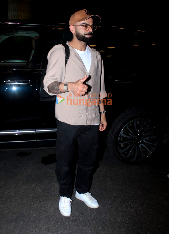 photos virat kohli snapped at the airport 2