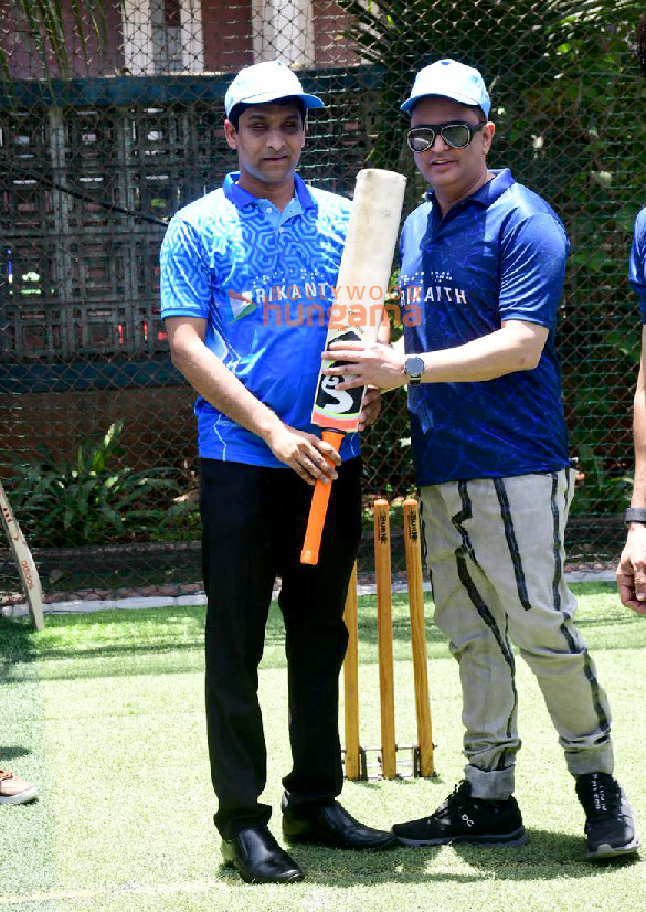 photos zaheer khan and rajkummar rao with team srikanth snapped playing cricket with visually impaired players at astro turf nsci club worli 3 3