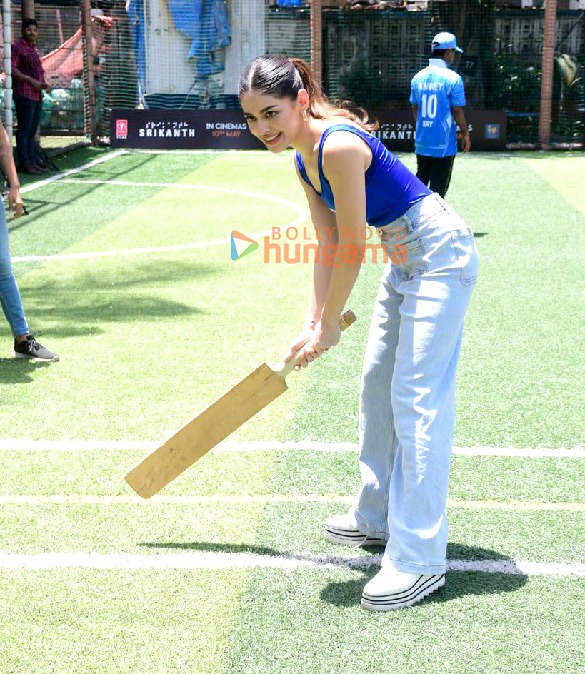 photos zaheer khan and rajkummar rao with team srikanth snapped playing cricket with visually impaired players at astro turf nsci club worli 3